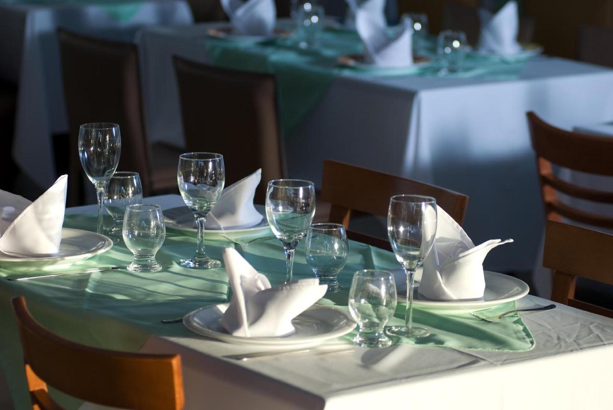 Oyo Hotel Arembepe Beach Hotel, Camacari Экстерьер фото